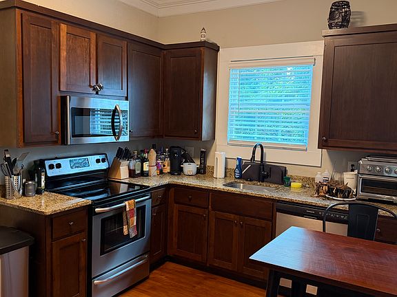 2nd image of 525 Reese St