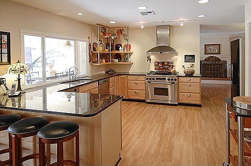 2nd image of 6035 E Pershing Ave
