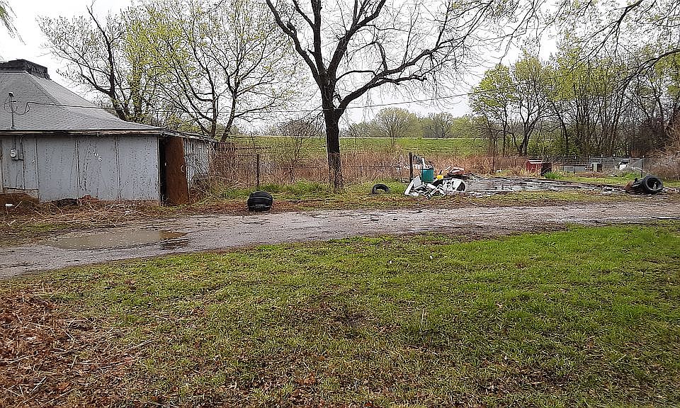 2nd image of 106 Neosho St