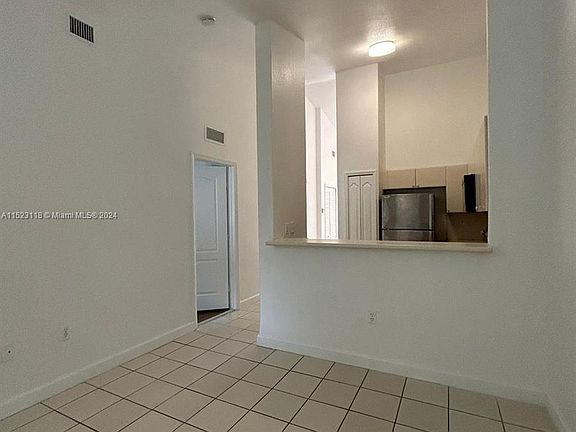 5th image of 1652 SE 28th St Unit 204