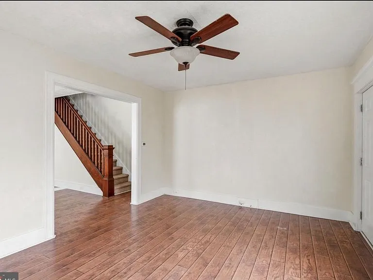 121 Grandview Ave — Photo 3
