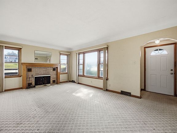 3rd image of 2115 3rd St SW