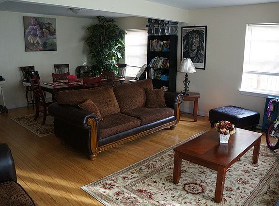 2nd image of 117 N 15th Ave