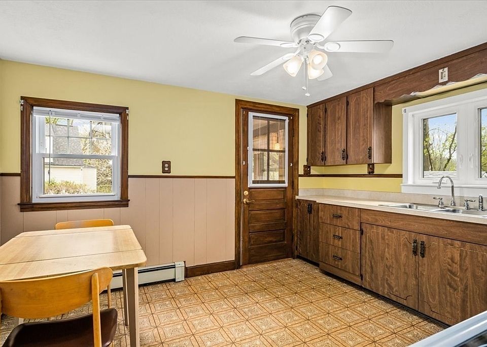 212 Oak St, Shrewsbury, MA 01545 Zillow
