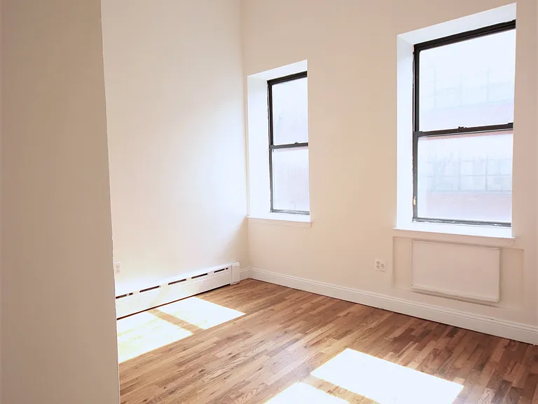 525 W 49th St #5D — Photo 5