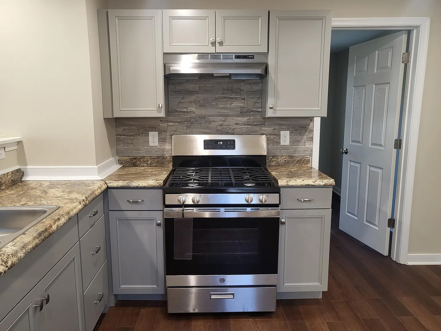 2 bed, 766 sqft, $1,650 — Photo 3