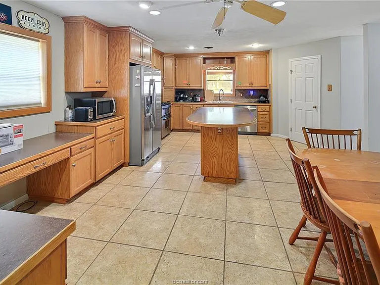 305 Brookside Dr W — Photo 18