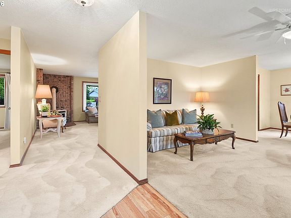5th image of 1476 NE Stile Dr