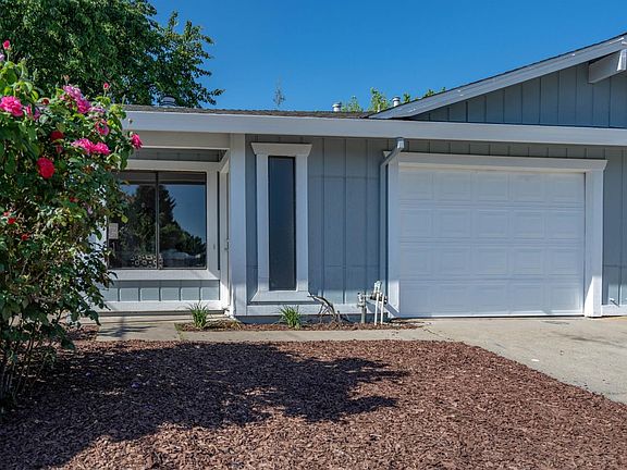 3rd image of 500A Hyacinth Ct