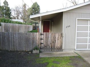 204 W 1st St, Phoenix, OR 97535