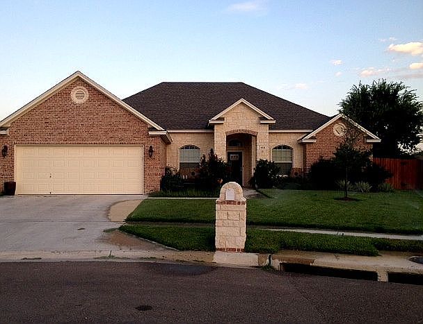 1st image of 406 Auburn Hl