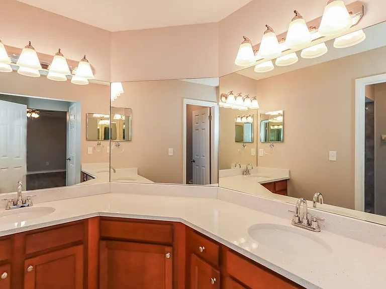 7749 Pikes Peak Dr — Photo 9
