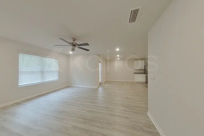 285 Monarch Ln — Photo 7