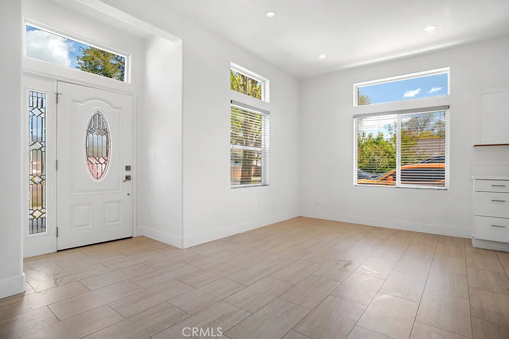 2 bed, 2.5 bath, 1200 sqft, $2,850 — Photo 2