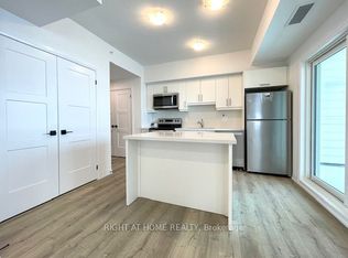 15 Kneeshaw Dr #102, Barrie, ON L9J 0X9