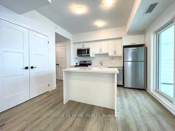 15 Kneeshaw Dr #102, Barrie, ON L9J 0X9