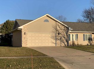 4228 Briarwood Dr, Cedar Falls, IA 50613