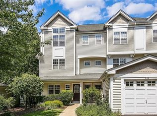 511 Viewpoint Ter, Peekskill, NY 10566