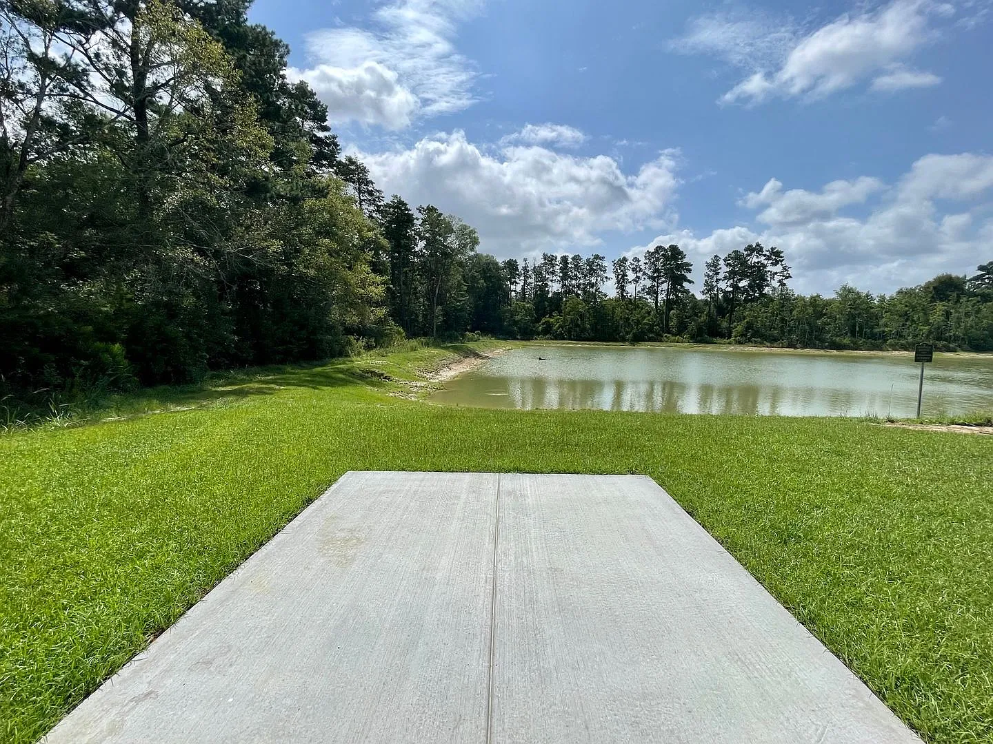 Must see home in Denham Springs on the lake 500 off first months rent with 30 day move in! — Photo 2