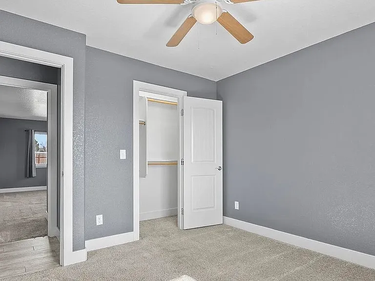 573 W Archer Plz — Photo 19