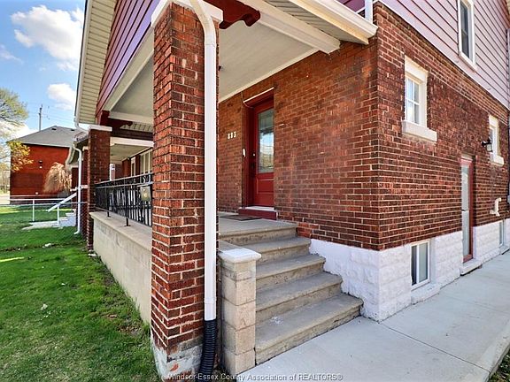 3rd image of 883 Pillette Rd