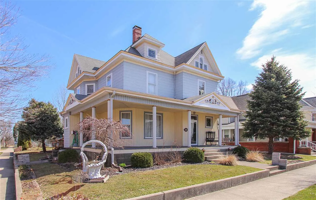201 S Main St photo 1