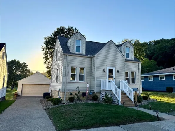 134 Chapman Ave, Newcomerstown, OH 43832