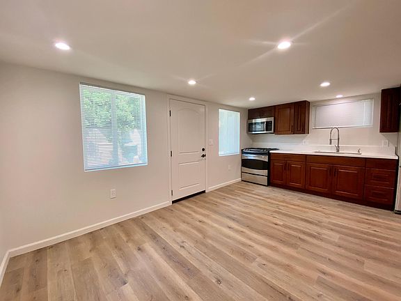 2nd image of 423 Saratoga St