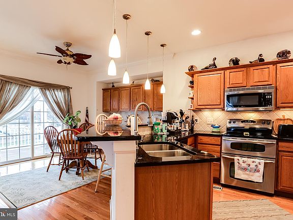 2nd image of 200 Bayside Dr