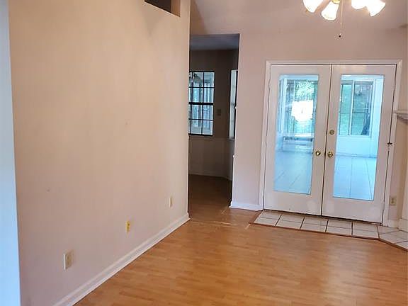 3rd image of 368 Forest Park Dr