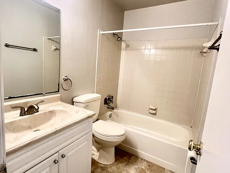 611 Casa Park Ct #D — Photo 10