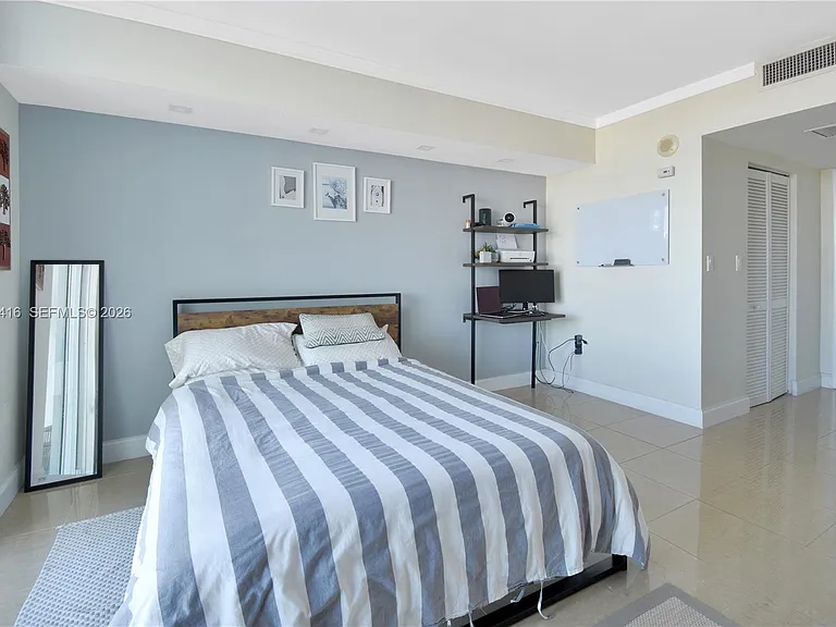 1800 N Bayshore Dr #2308 — Photo 6