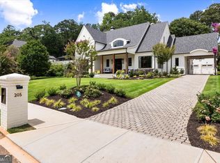 205 Thomas Cir, Roswell, GA 30075