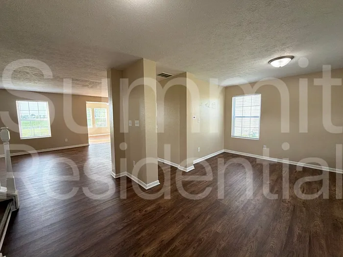 3 bed, 2.0 bath, 2554 sqft, $2,095 — Photo 2