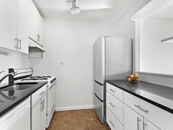 4th image of 649 Warren St APT 3B