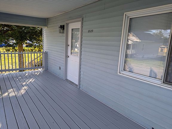 2nd image of 1323 Oak St
