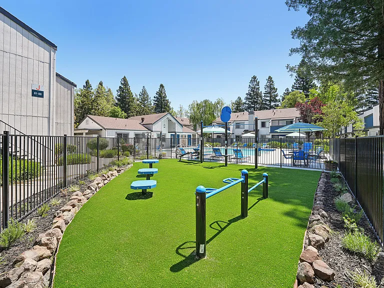Kentwood Apartments — Photo 60