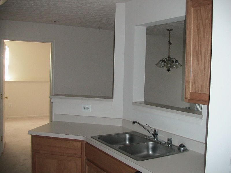 2nd image of 2000 Hunting Ridge Dr