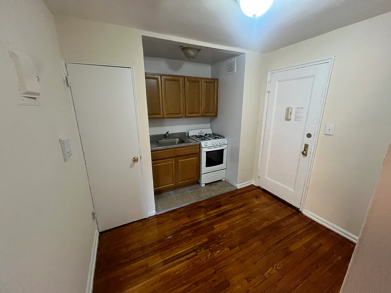 Studio, 500 sqft, $1,795 — Photo 3