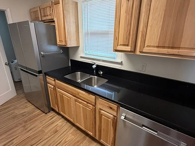 318 Washington St SW — Photo 11
