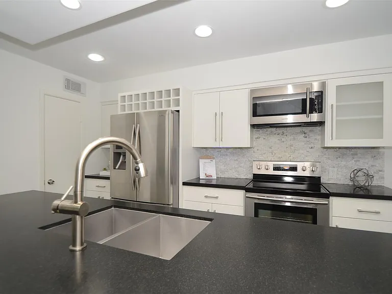 5524 Beverlyhill St #2 — Photo 5