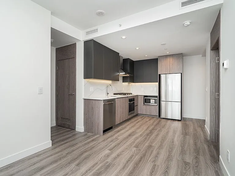 10750 135a St #4205 — Photo 14