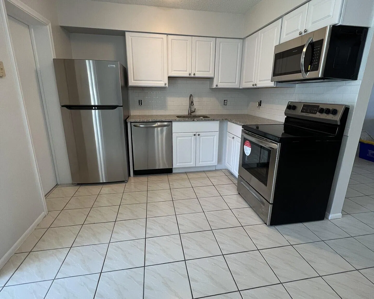 2 bed, 4.0 bath, 1050 sqft, $2,200 — Photo 2