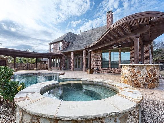 2nd image of 404 Rosebury Cir