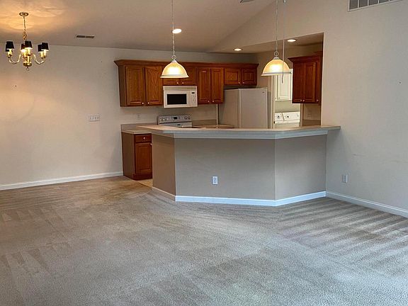 4th image of 1247 Stonehill Ln