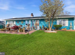 12 Gridiron Rd, Levittown, PA 19057