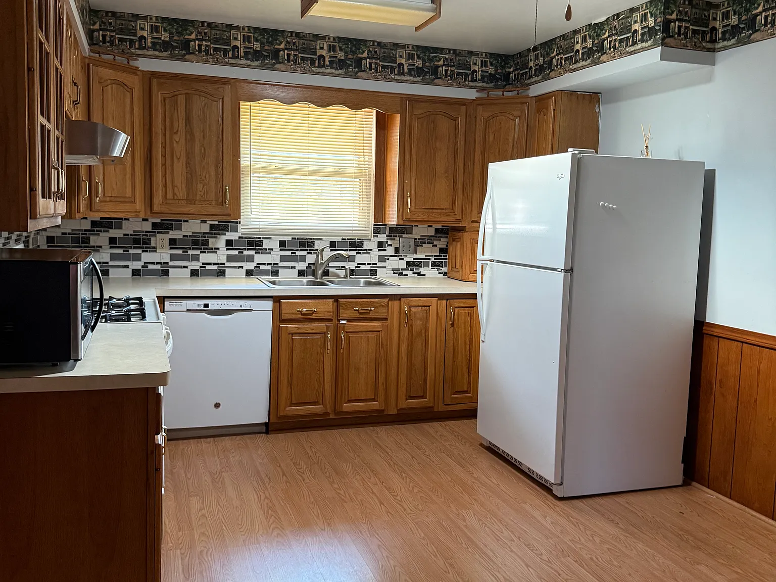 3 bed, 1610 sqft, $1,800 — Photo 4