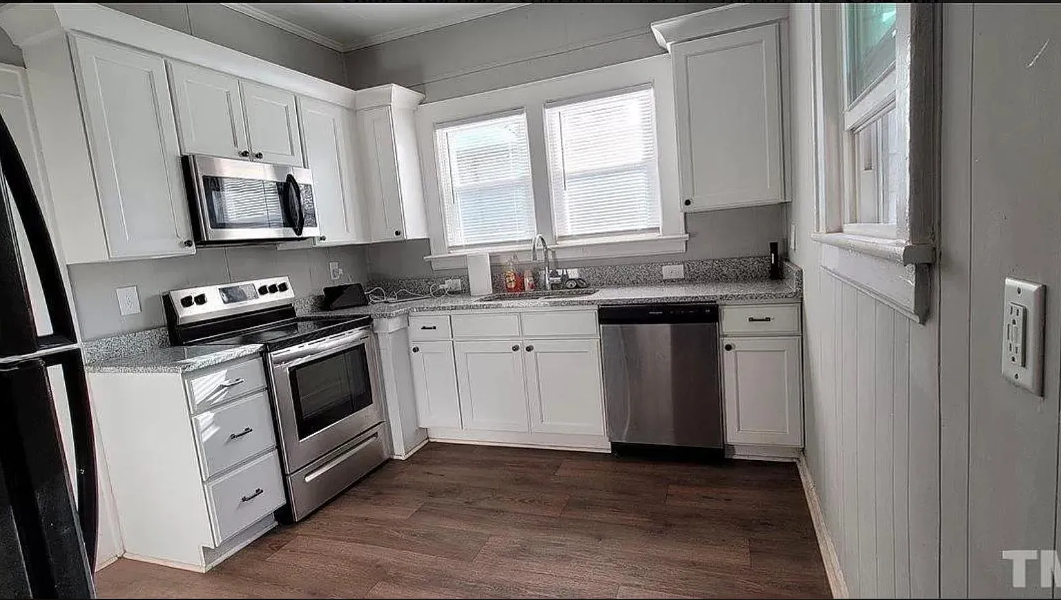 907 Holloway St — Photo 2