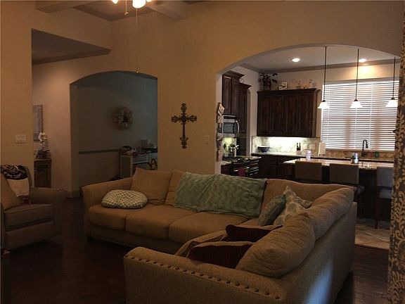 3rd image of 597 Deverson Dr