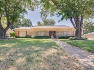 1237 Hilltop Dr, Cleburne, TX 76033